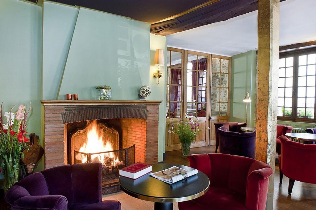 Logis - Hotel & Restaurant Du Tribunal มอคตาญ-โอ-แปร์ช ภายนอก รูปภาพ