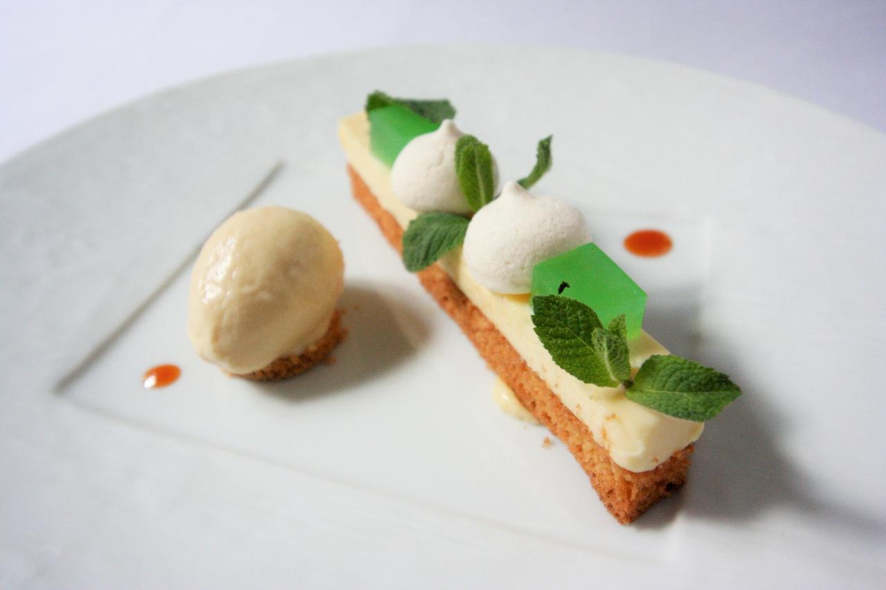 Logis - Hotel & Restaurant Du Tribunal มอคตาญ-โอ-แปร์ช ภายนอก รูปภาพ