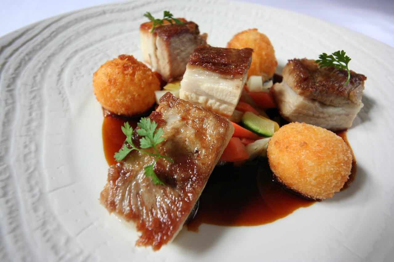 Logis - Hotel & Restaurant Du Tribunal มอคตาญ-โอ-แปร์ช ภายนอก รูปภาพ
