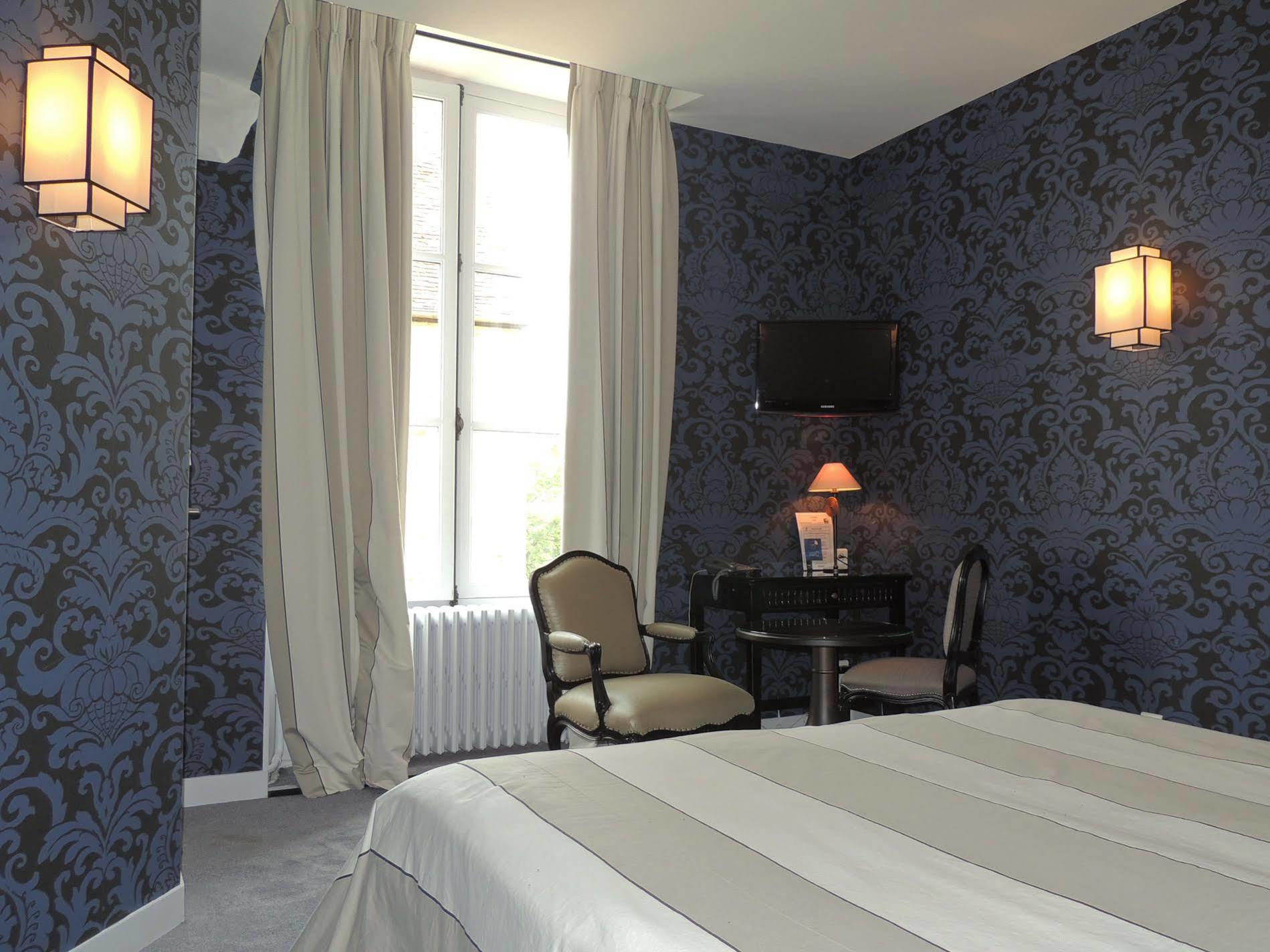 Logis - Hotel & Restaurant Du Tribunal มอคตาญ-โอ-แปร์ช ภายนอก รูปภาพ
